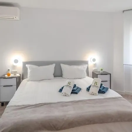 Apartmán Near The Centre + Free Parking *